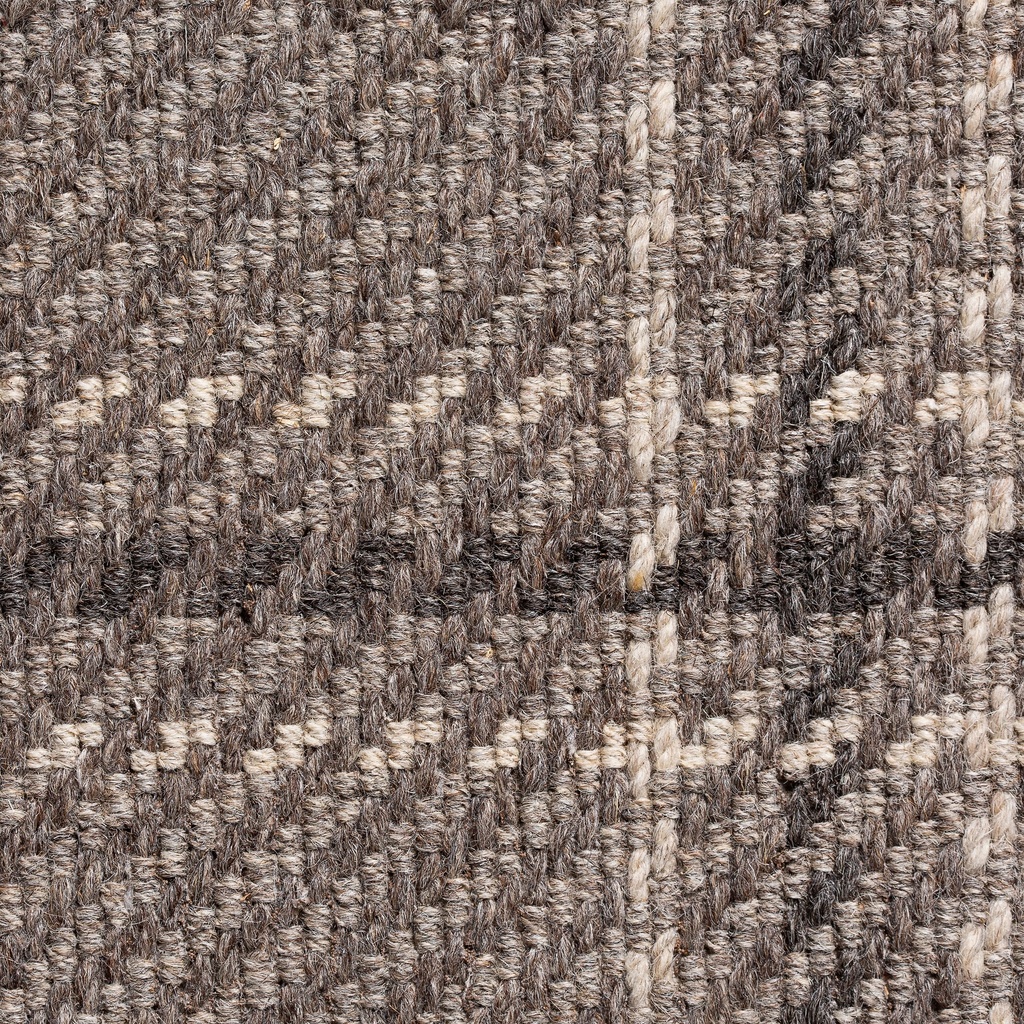 1132